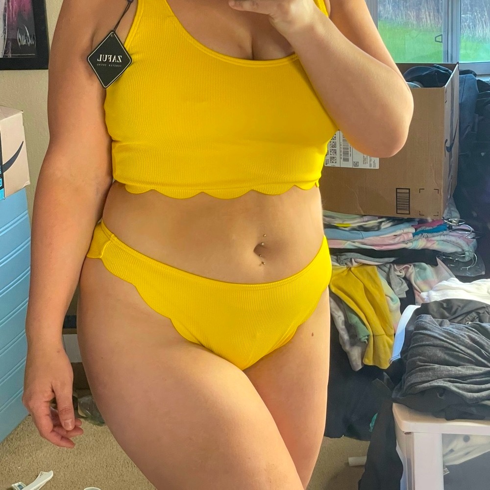 Scalloped ribbed tankini
